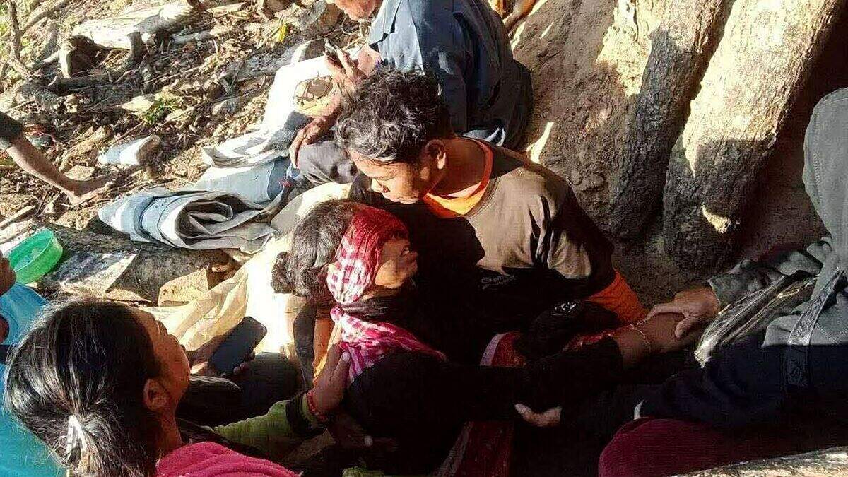 Een gewonde inwoner na gevechten aan de grens tussen Cambodja en Thailand.