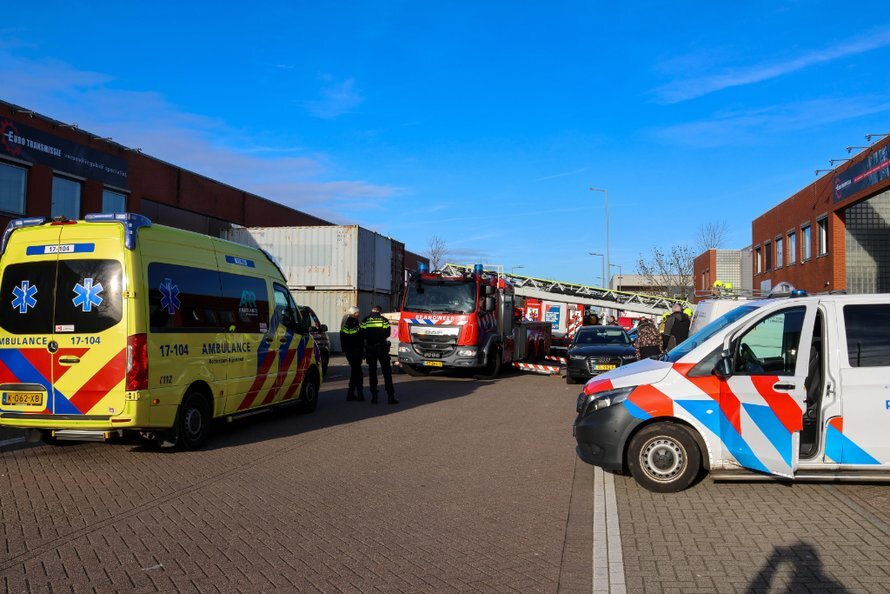 Vijf gewonden na explosie bij autobedrijf