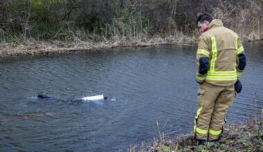 Duikteam inzet voor telefoon in de sloot