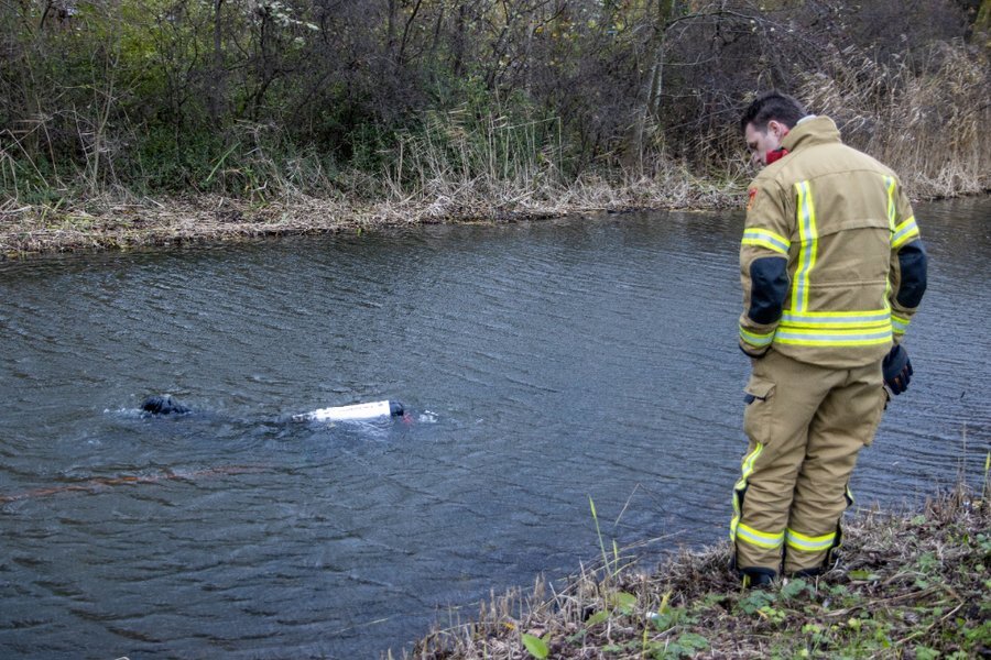 Duikteam inzet voor telefoon in de sloot