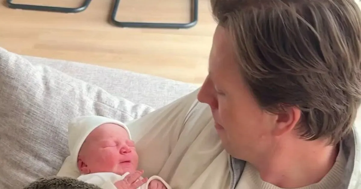 Zien: Freek Vonk deelt prachtig babynieuws: 'Welkom...'
