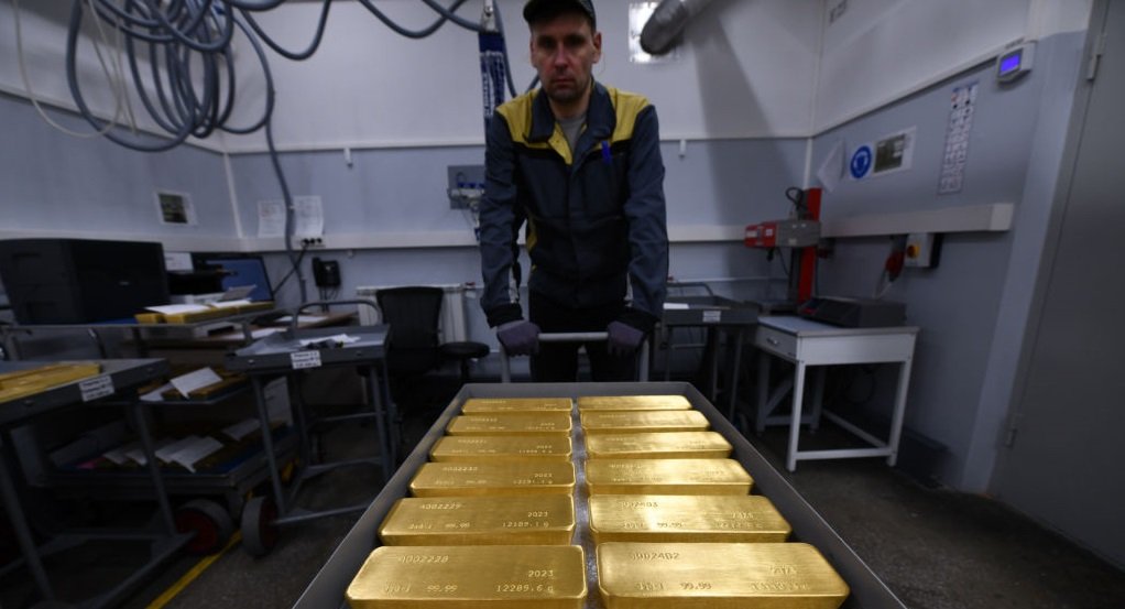 Goudprijzen bereiken recordniveaus: is het tijd om te investeren?