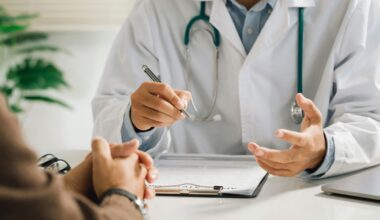 Heeft hij last van de 'mannelijke overgang'? Dit moet je weten over zijn hormonen