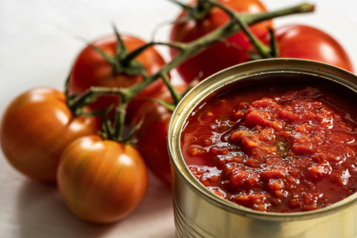 Beter dan vers én goed voor je huid: waarom dat blikje tomatenpuree stiekem een superfood is