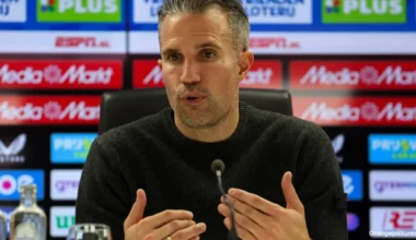 Van Persie: "Als uitgangspunt vind ik niet dat het bij de visie van de club hoort"