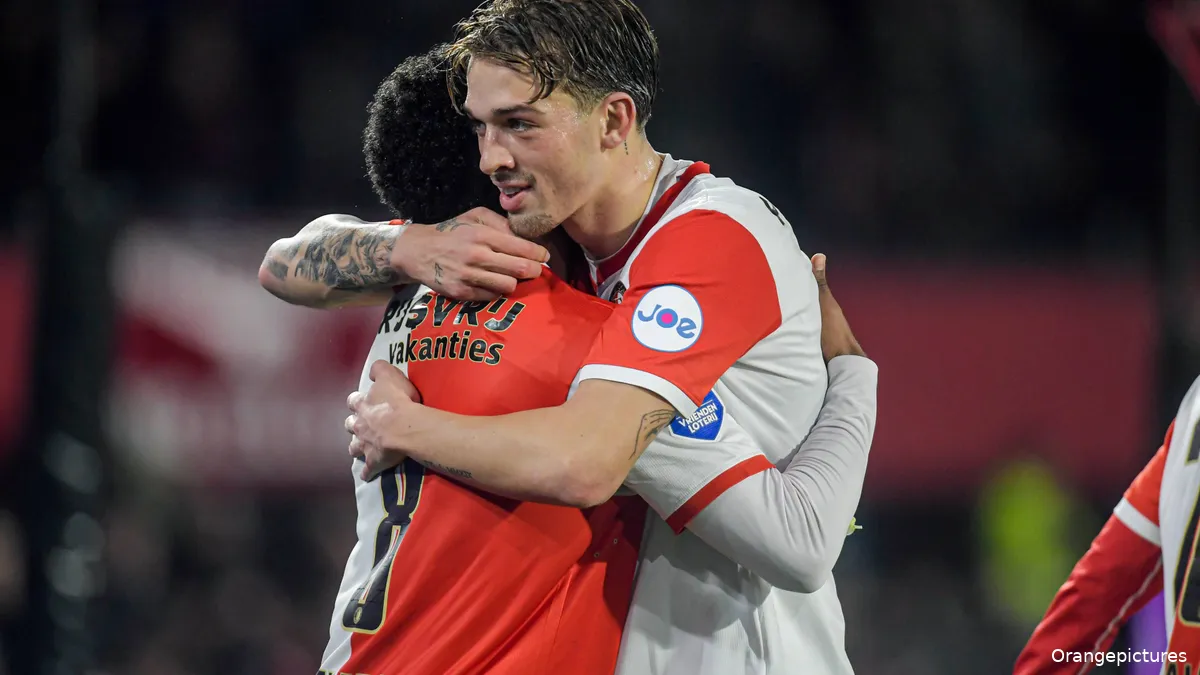 Valente blinkt weer uit: "Hij laat elke week zien dat hij bij Oranje hoort"