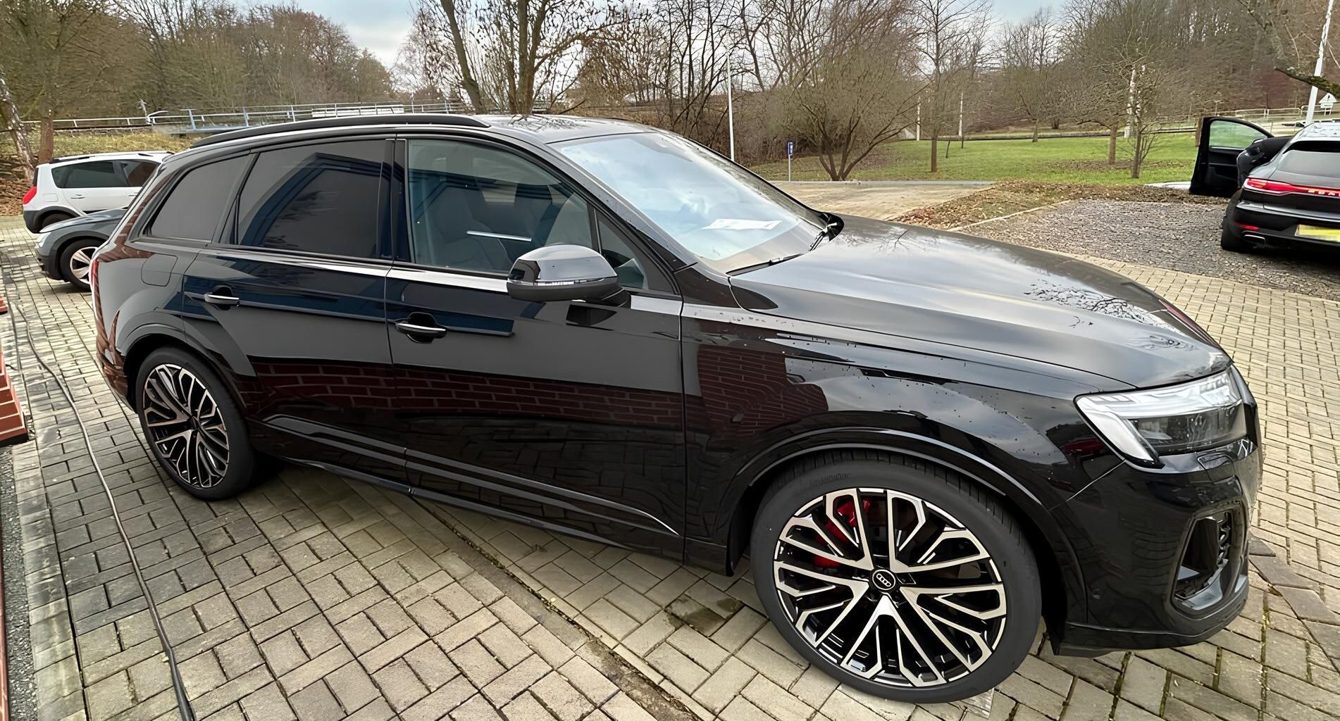 Douane pakt 41-jarige man op die voor bijna 19 miljoen euro aan auto’s naar Rusland verscheepte