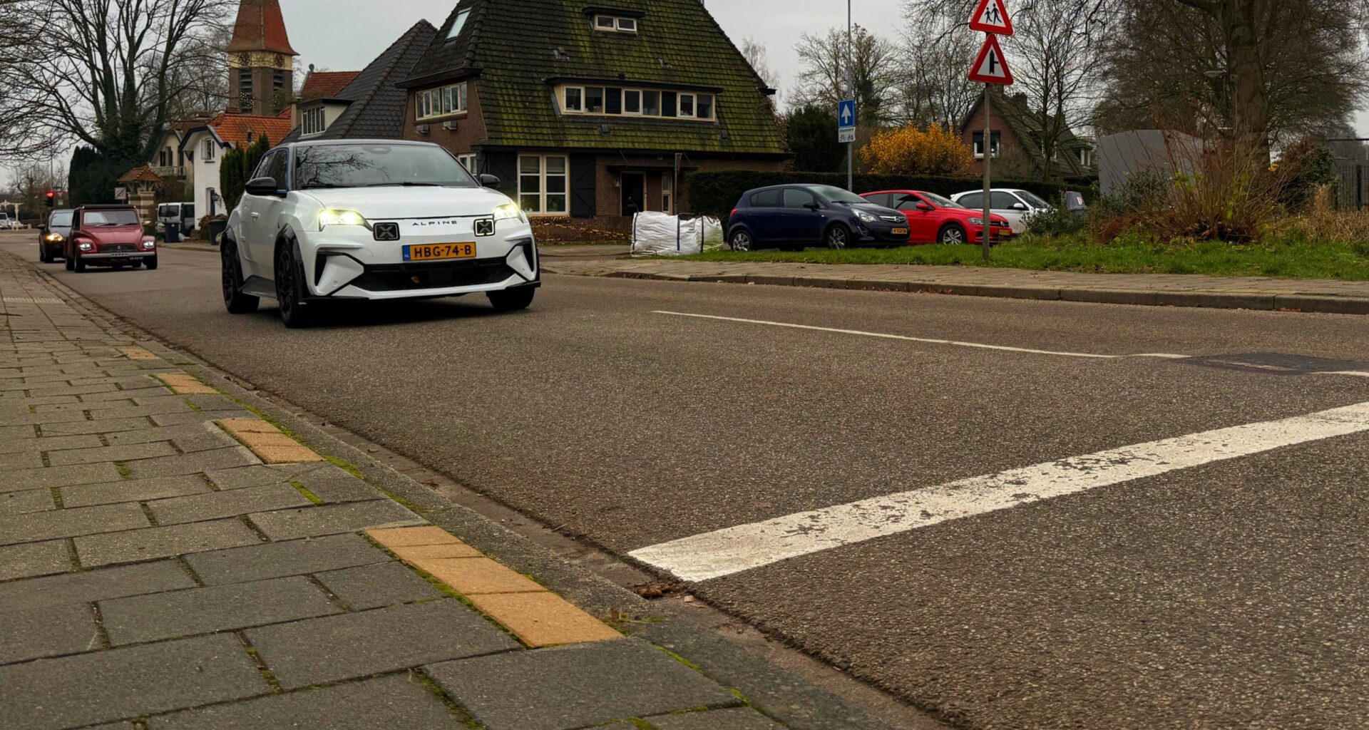 Waarom houden zoveel bestuurders ineens veel ruimte over bij een verkeerslicht?
