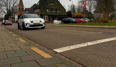 Waarom houden zoveel bestuurders ineens veel ruimte over bij een verkeerslicht?
