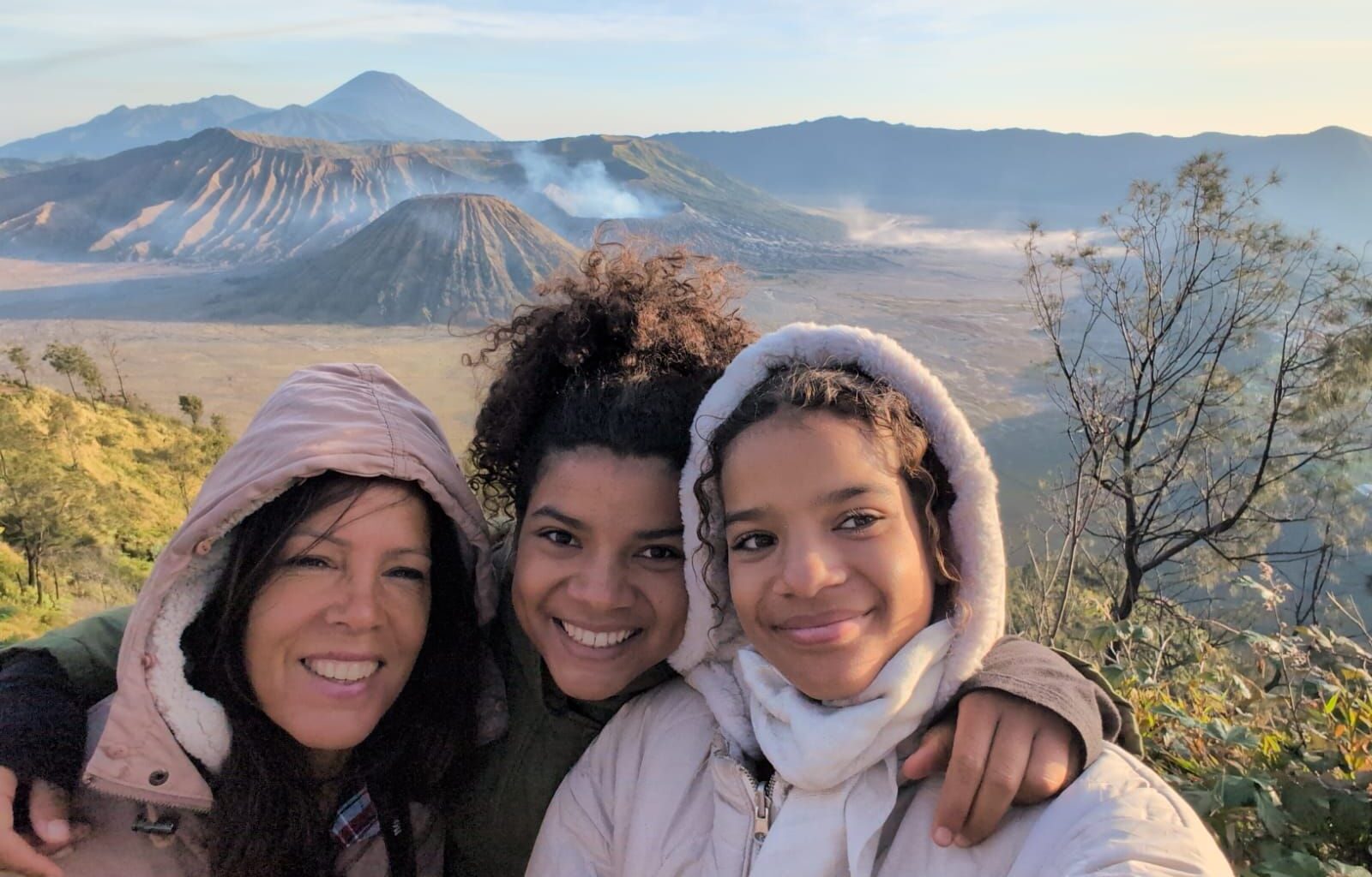 Alleenstaande moeder reist de wereld rond en geeft thuisonderwijs