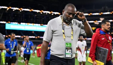 Menzo vertrekt per direct als bondscoach van Suriname
