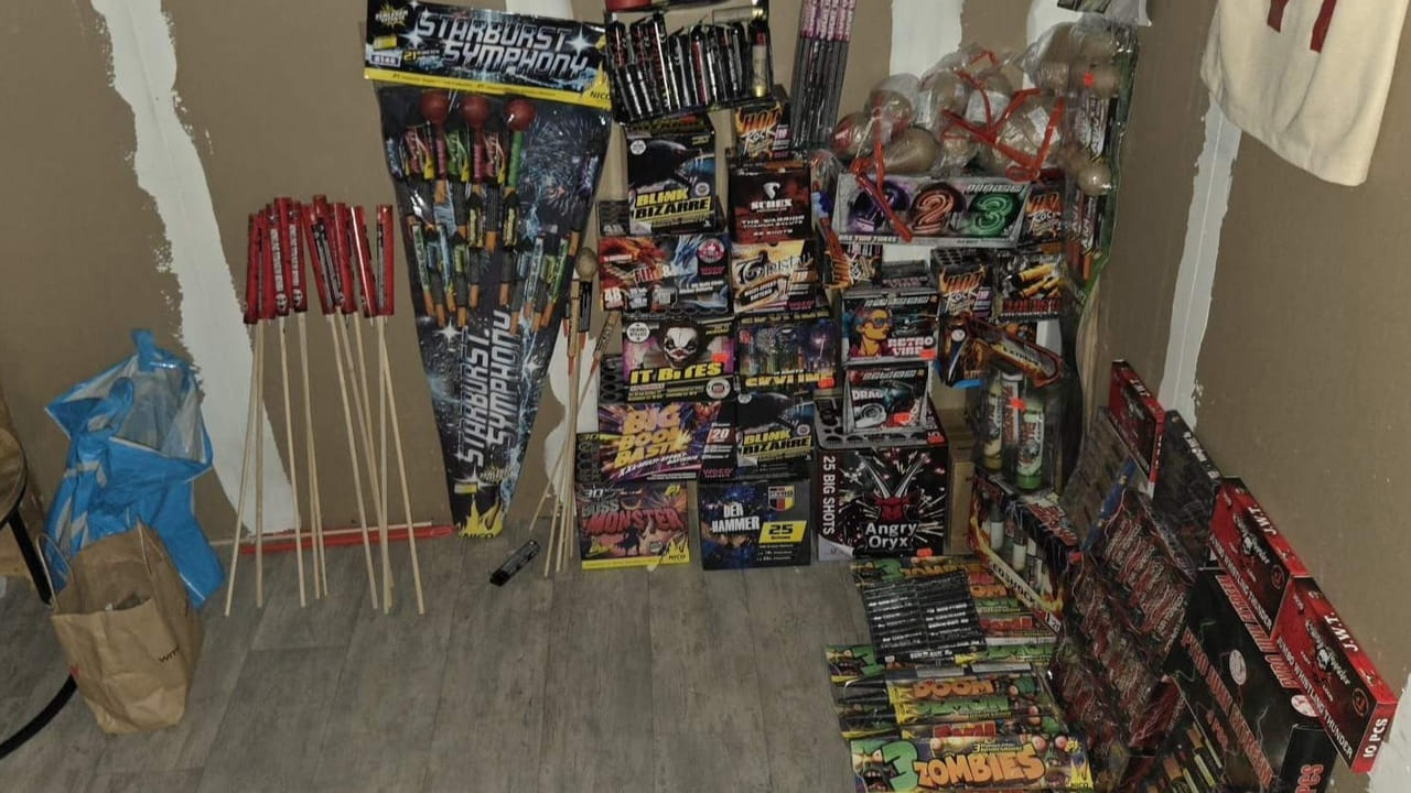 50 kilo illegaal vuurwerk op zolder in 's -Gravenzande - WOS Nieuws