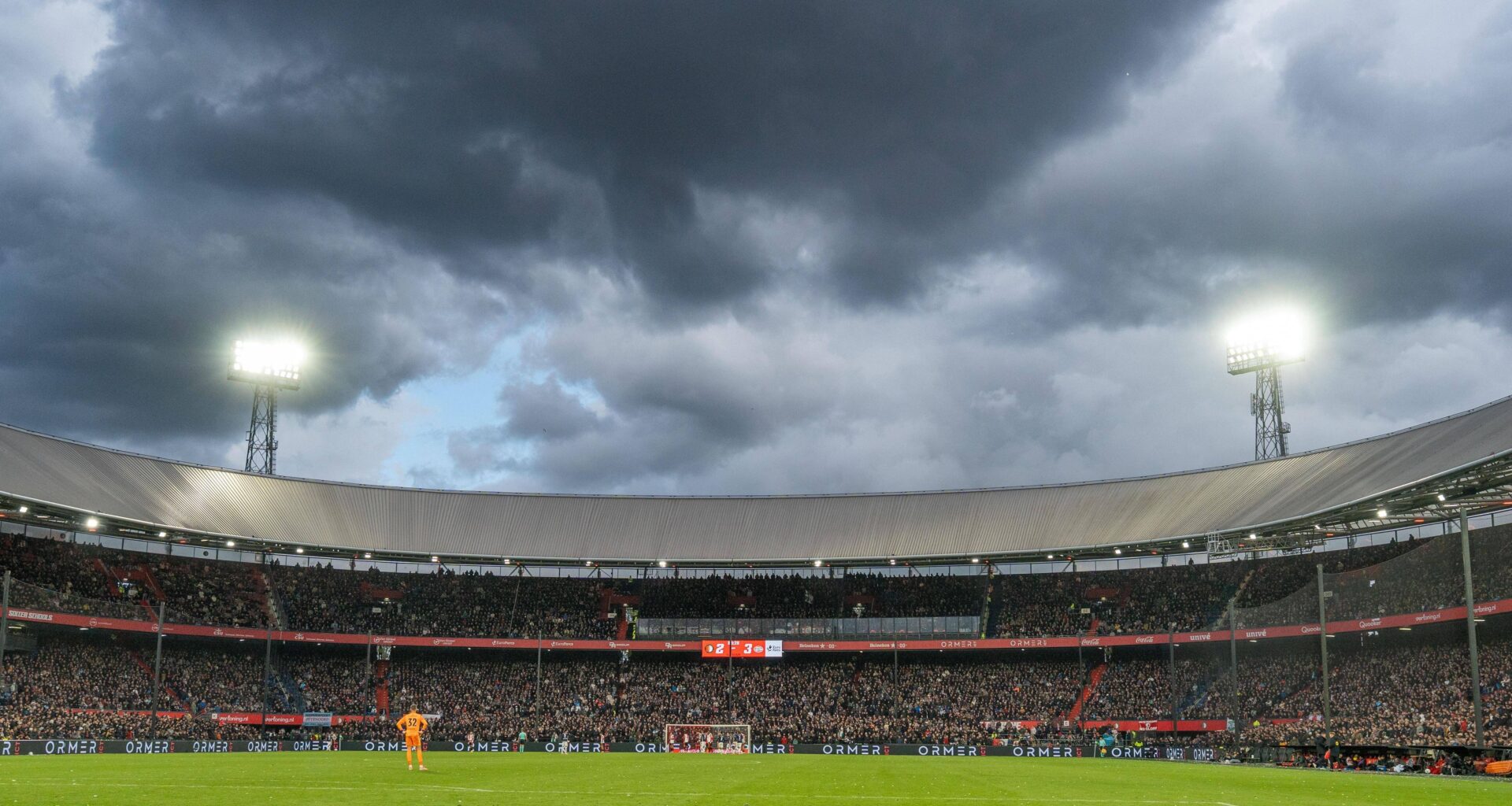 'Feyenoord wil Newcastle United afschrikken en biedt fors hoger salaris'