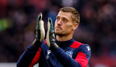 Andries Noppert krijgt enorme tik te verwerken bij sc Heerenveen