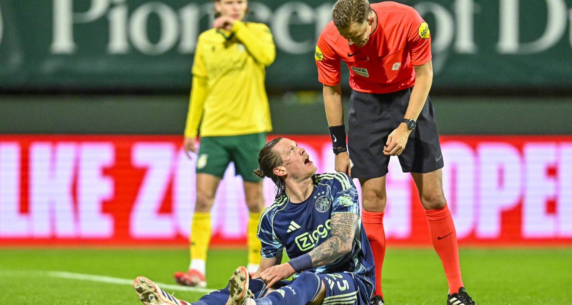 ESPN velt glashelder oordeel over wel of geen rode kaart voor charge op Weghorst