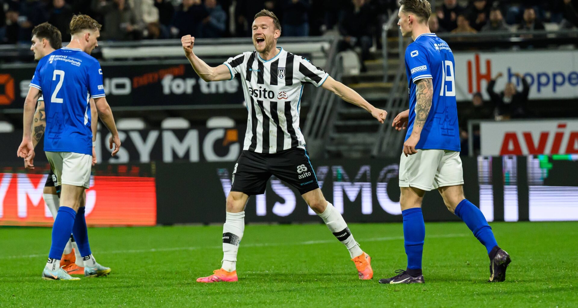 Bijzondere rentree na twee jaar tijd eindigt met panenka op de lat voor winnend Heracles Almelo