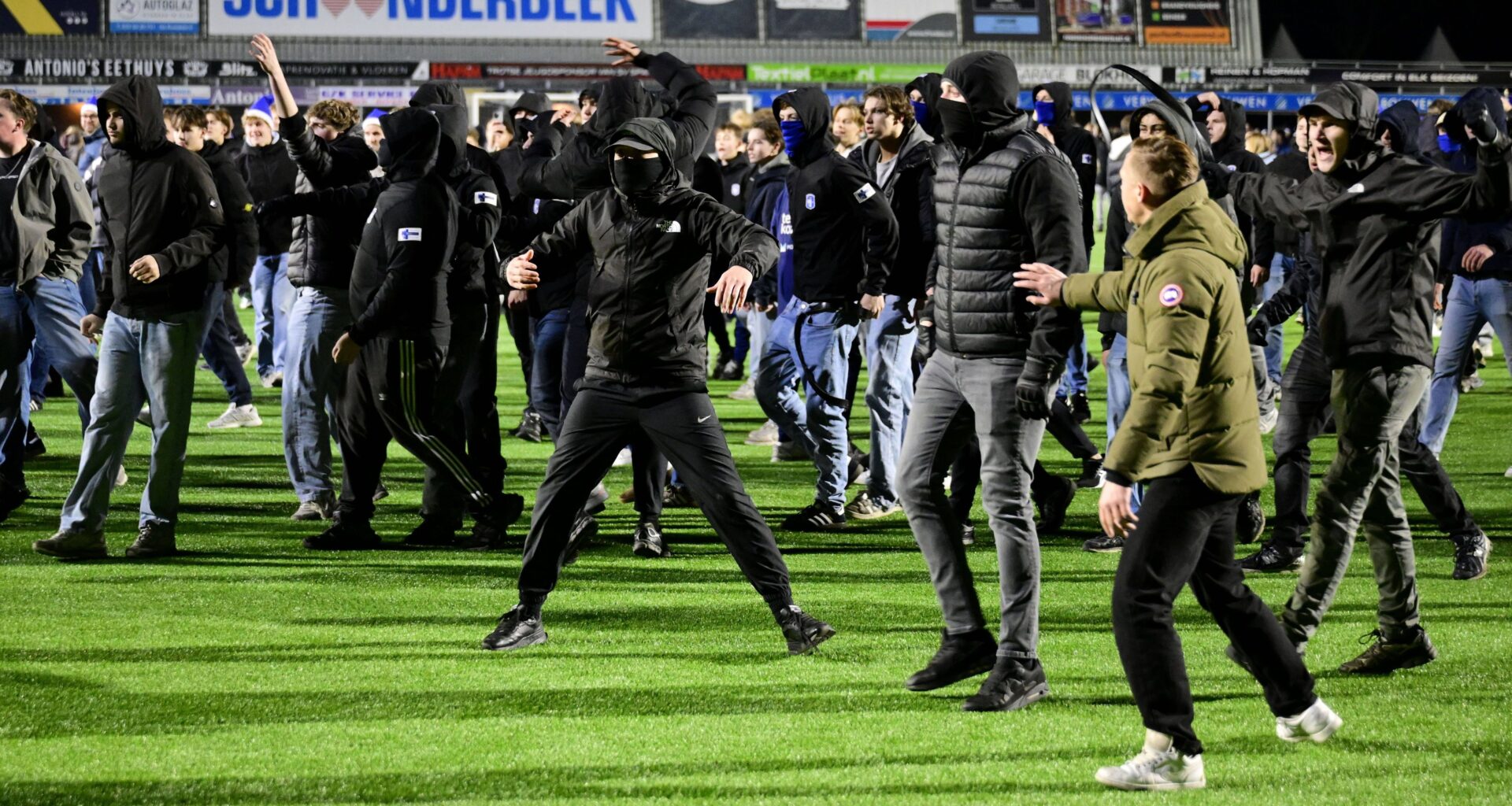Trainers van SV Spakenburg en FC Twente spreken zich uit na krankzinnige rellen