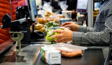 Vader woest als dochtertje (2) bij keel wordt gegrepen in supermarkt: 'Vreselijk geschrokken'