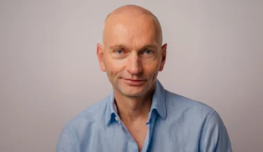 Jurgen Snaphaan, columnist, kind op kamers leert atten