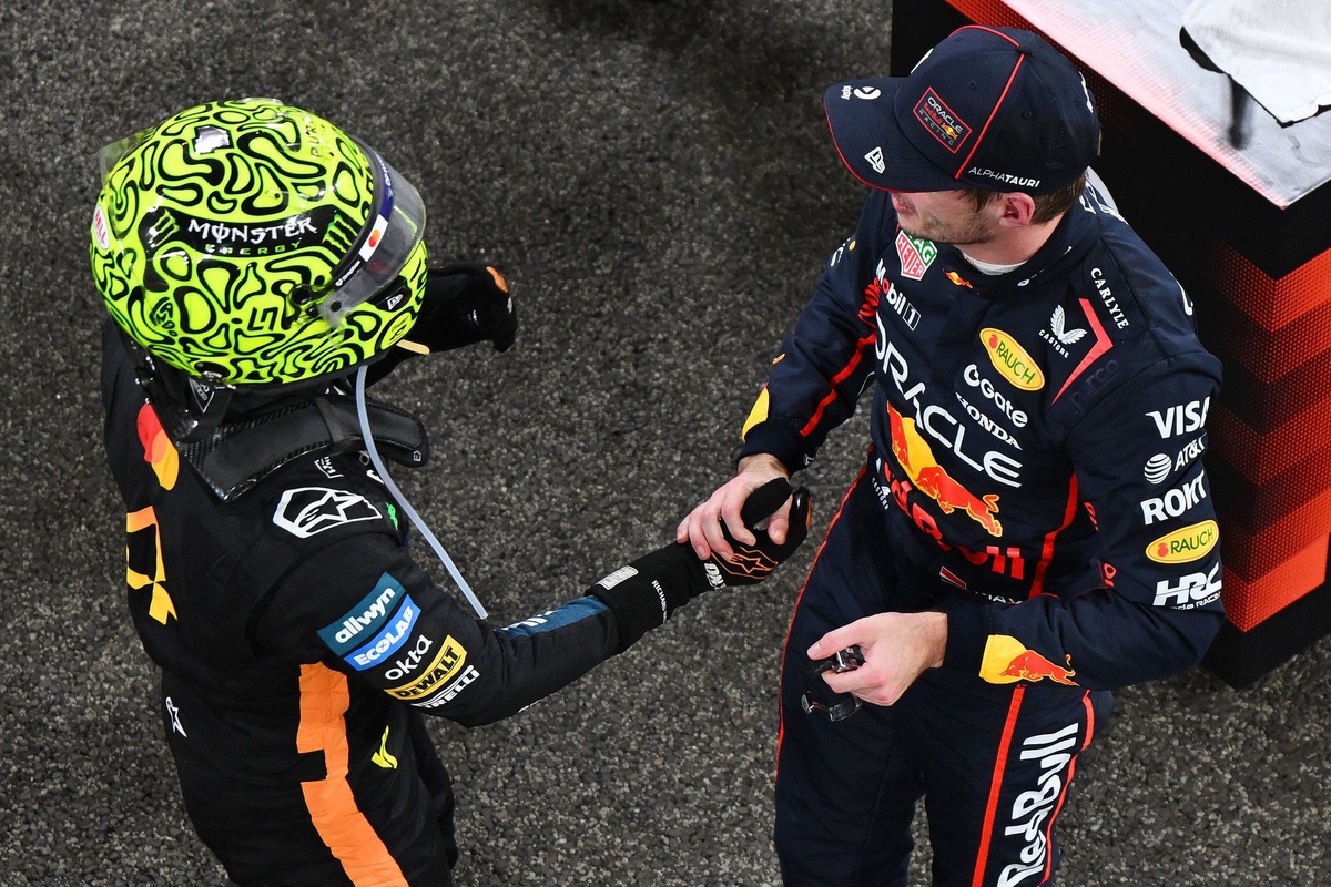 Norris heeft spijt van uitspraken over Hamilton en Verstappen