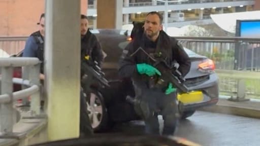 Mannen spuiten met pepperspray in het rond bij luchthaven Heathrow: 21 gewonden