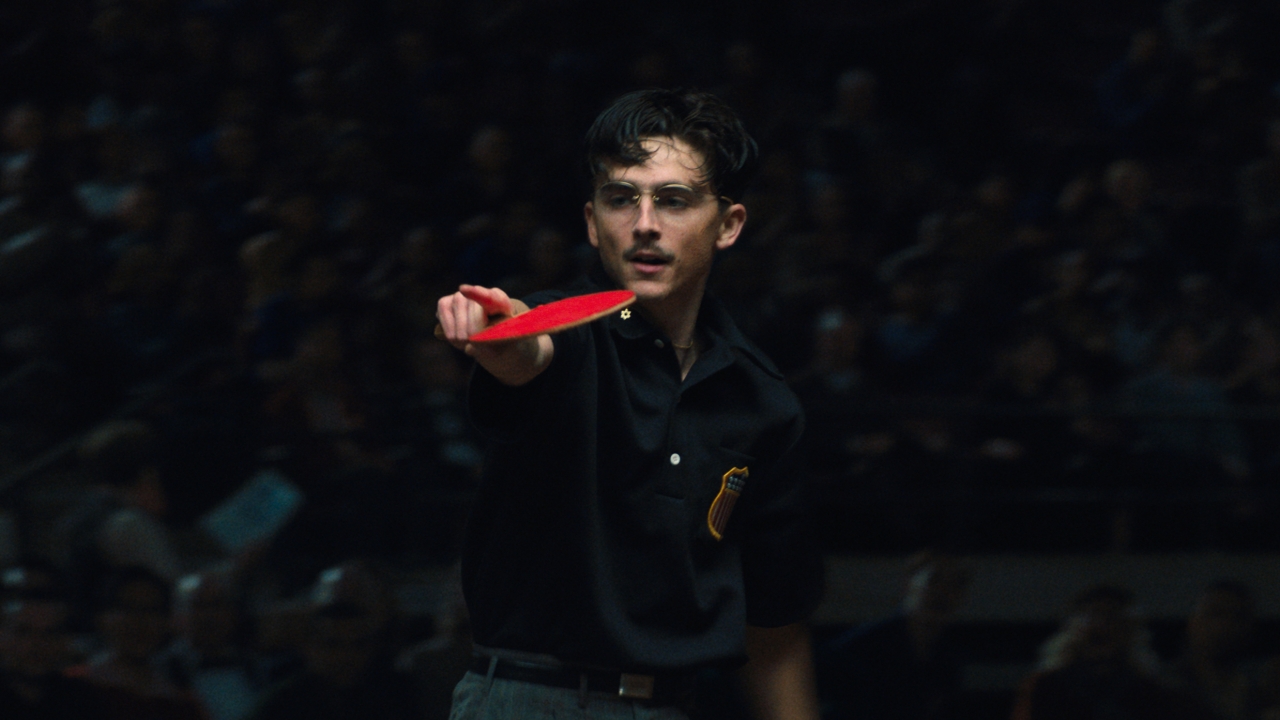 Timothée Chalamet doet Tom Cruise na in waanzinnige marketingstunt voor 'Marty Supreme'