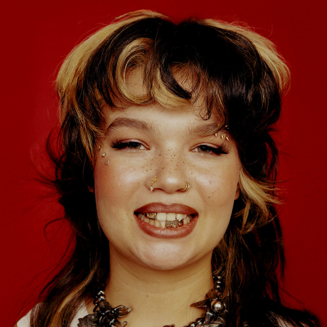 Lola Young deelt update: "Kan niet wachten om jullie in 2026 te zien" - Festileaks.com