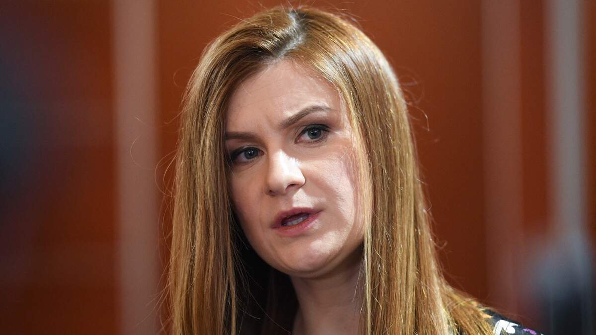 De Russische Maria Butina, die in de VS ooit werd veroordeeld voor spionage, runt nu een immigratiebedrijf voor westerlingen die het ’woke leven’ beu zouden zijn.