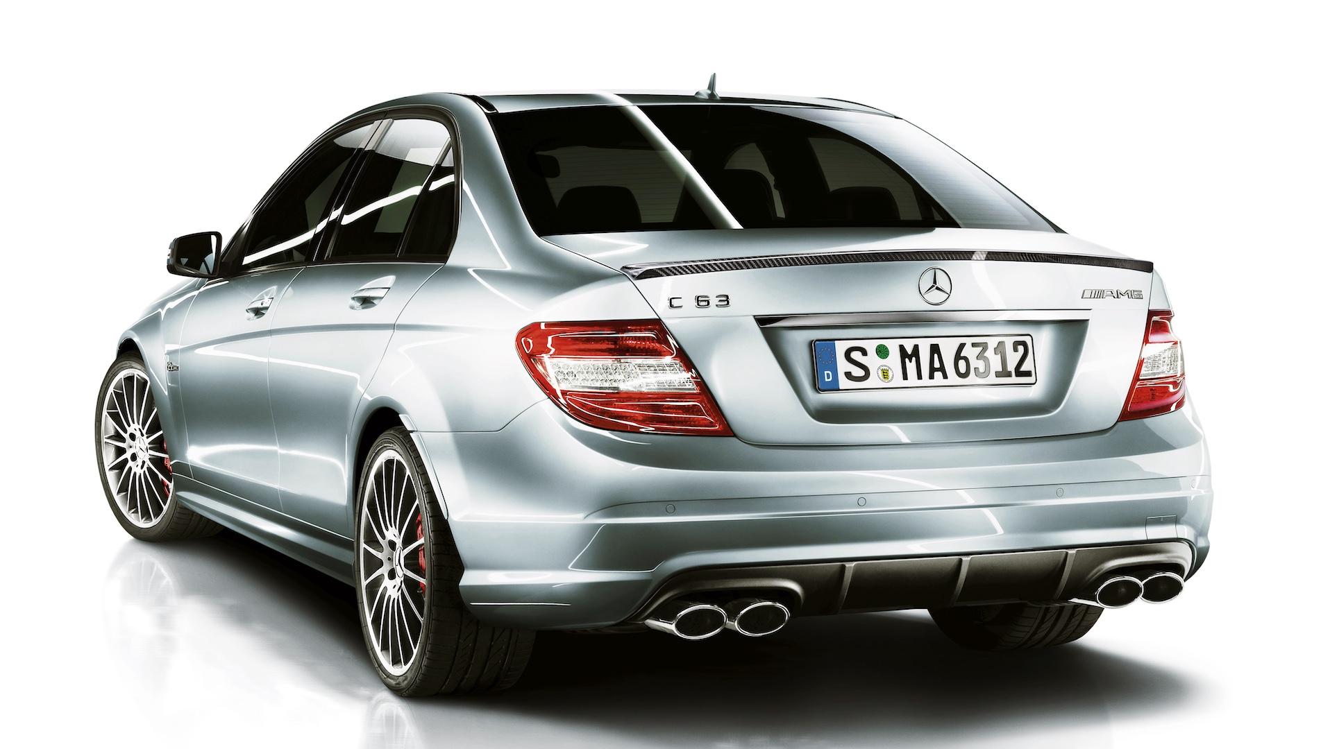 Mercedes C 63 AMG Performance Package Plus (W204) grijs (2009) zijkant links schuin achter