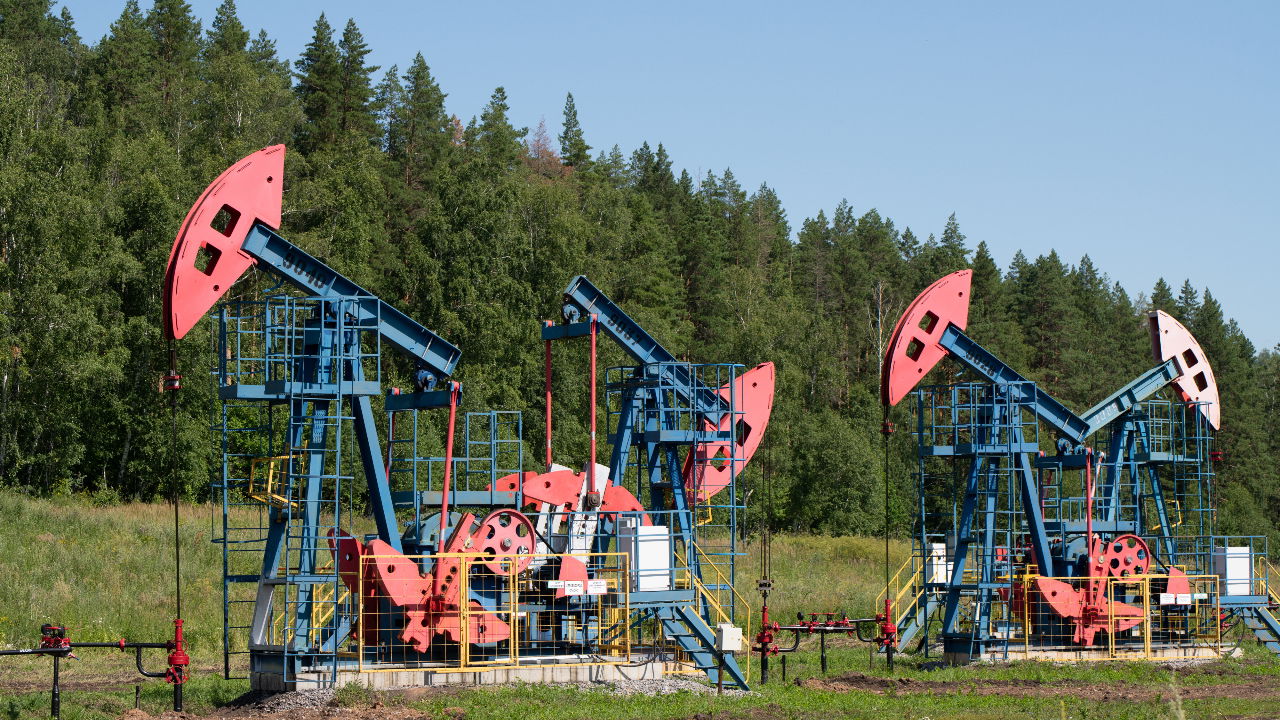 Russische olie-industrie onder druk: sancties drijven prijzen naar nieuwe dieptepunt