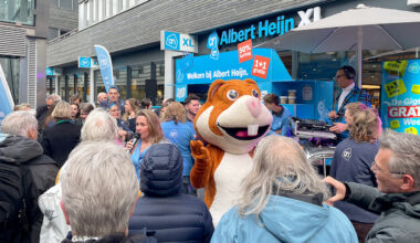 Opening eerste Albert Heijn XL in Zwolle in winkelcentrum Stadshagen