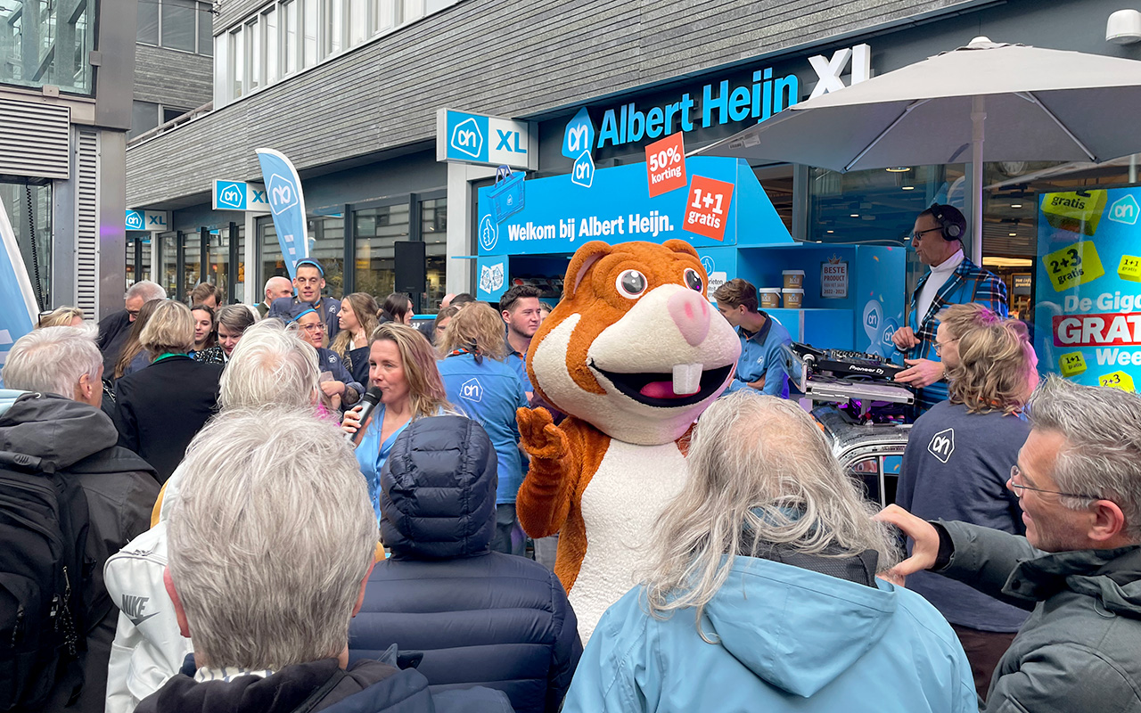 Opening eerste Albert Heijn XL in Zwolle in winkelcentrum Stadshagen