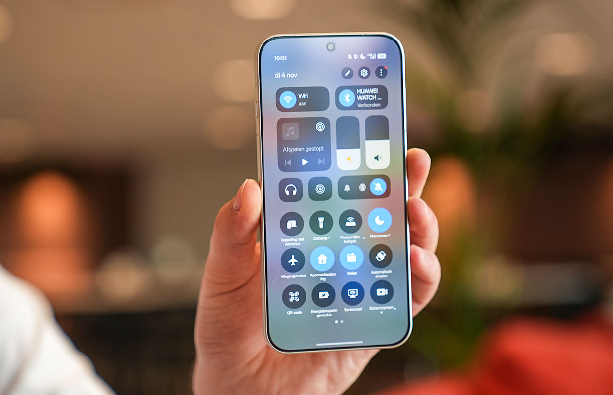 oppo find x9 pro review scherm telefoon in hand