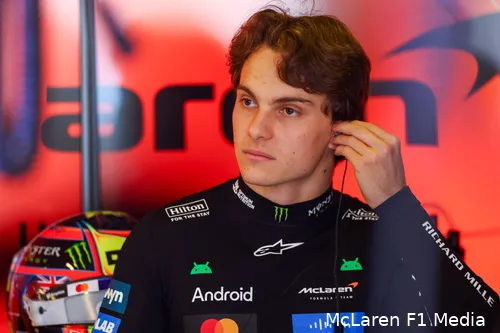 oscar-piastri-mclaren-gp-abu-dhabi-2025-zaterdag-6