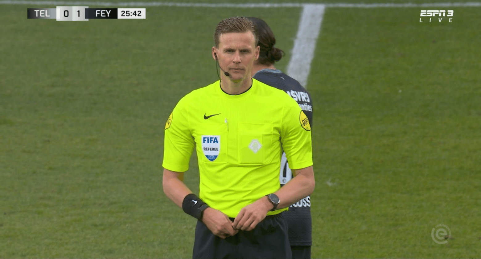 Arbiter Sander van der Eijk uitgescholden bij Telstar