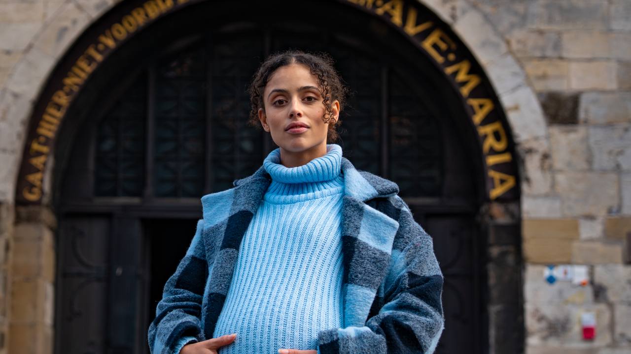 Sara Afiba als Maria in De Kerststal van Nederland