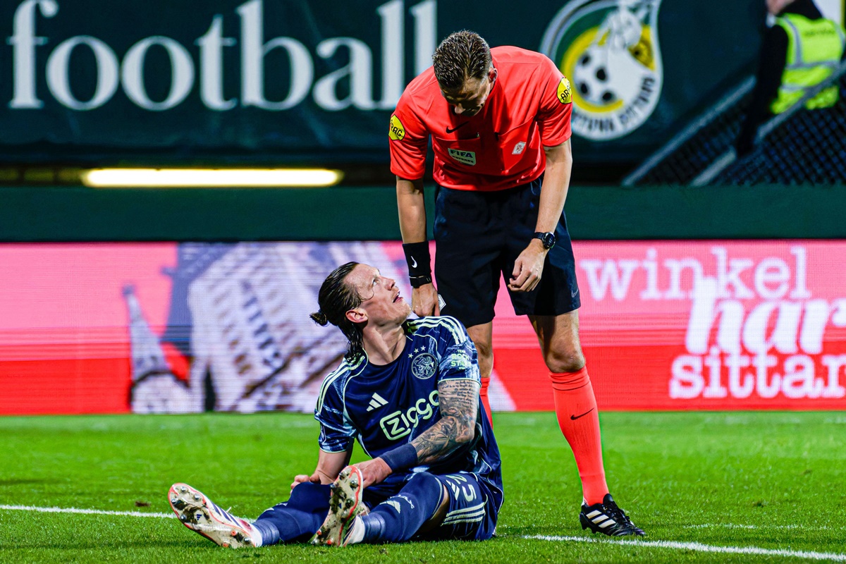 Foto: ‘Weghorst per direct uit Ajax-kleedkamer gezet’