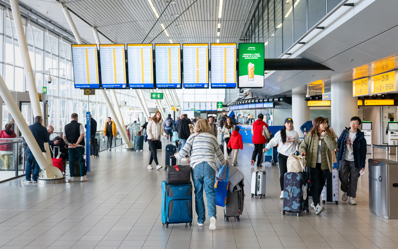 Schiphol mag van kabinet twee jaar door zonder natuurvergunning