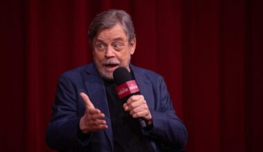 Star Wars-acteur Mark Hamill kan niet geloven dat Luke Skywalker stierf 'aan een overdosis van de Force' en zegt dat Obi-Wan en Yoda hem hadden moeten waarschuwen.