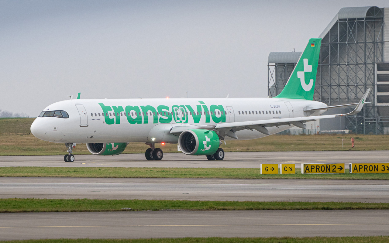 Mistig onthaal voor eerste Airbus A321neo in nieuwe kleuren van Transavia - Luchtvaartnieuws