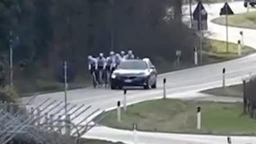 Italiaanse wielerploeg beschoten vanuit auto: 'Onze renners zijn geschokt'