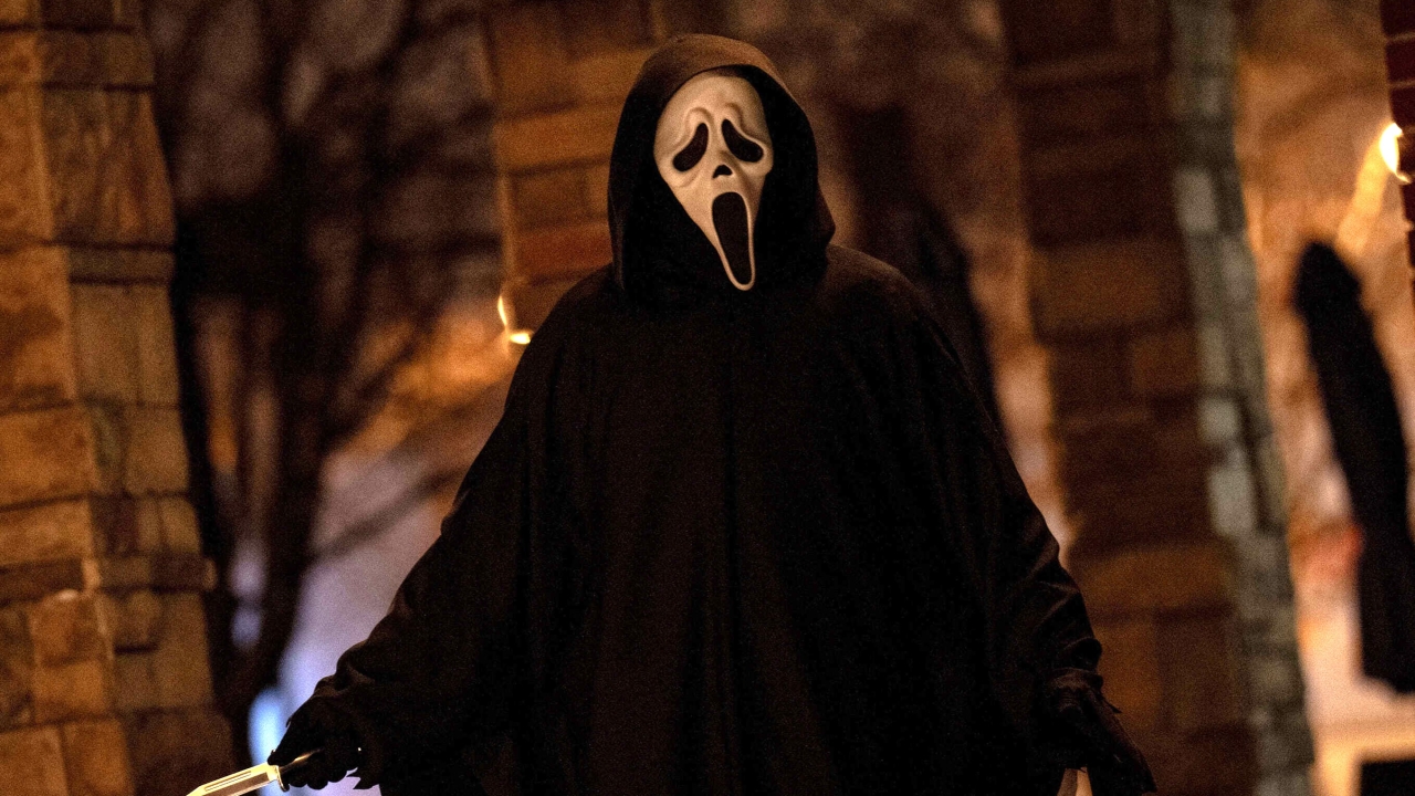 Ook Ghostface uit 'Scream' viert Kerst: "Leuk wat je met het huis gedaan hebt, Sidney"