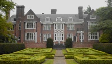 In dit spookhuis gaan CDA, D66 en VVD formeren: “Dit keer minder alcohol”