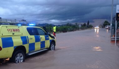 Zware regenval Spanje leidt tot overlast en gesloten scholten