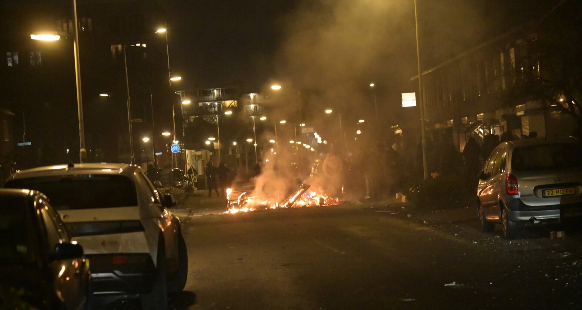 Grote onrust in Breda, politie bekogeld met stoeptegels en molotovcocktails | BredaVandaag