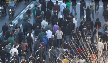 Iran geeft burgers maandelijks 6 euro na protesten over stijgende kosten