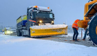 Hevige sneeuwbuien dwingen De Fryske Marren tot opschaling | NS rijdt morgen winterdienstregeling