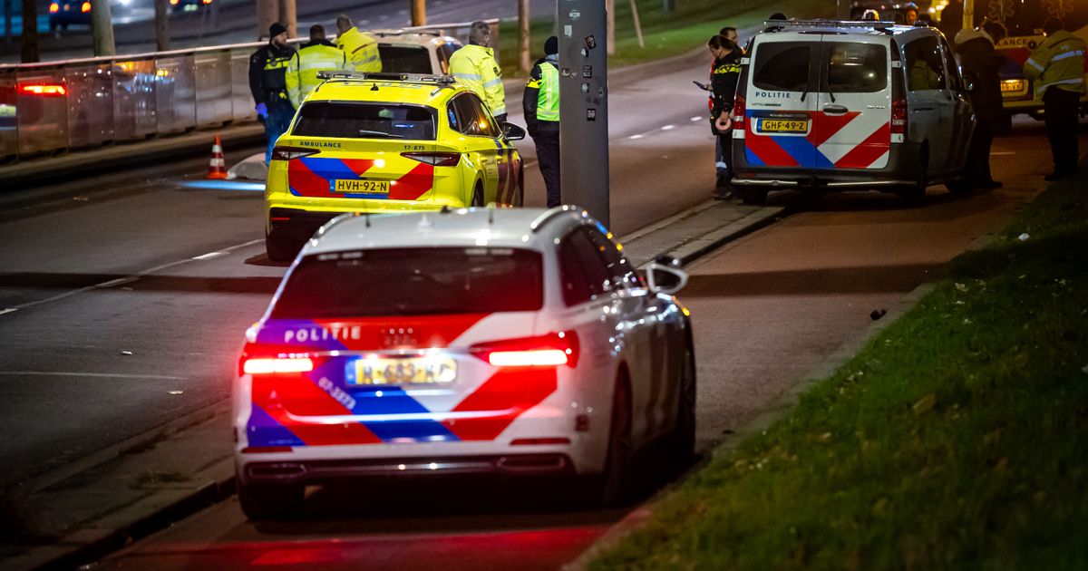 Man die op de weg lag en werd overreden is 23-jarige Rotterdammer - Rijnmond