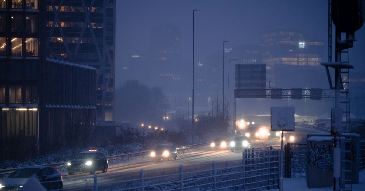 Toch de weg op, ondanks winters weer: ‘Ik zorg dat ik vóór de sneeuwbuien aankom, en vanavond zien we wel hoe ik terugkom’