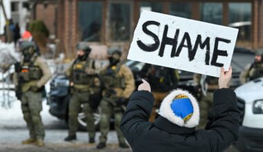 Vreemdelingenpolitie ICE doodt vrouw in Minneapolis. ‘Sodemieter op uit onze stad’, zegt de burgemeester